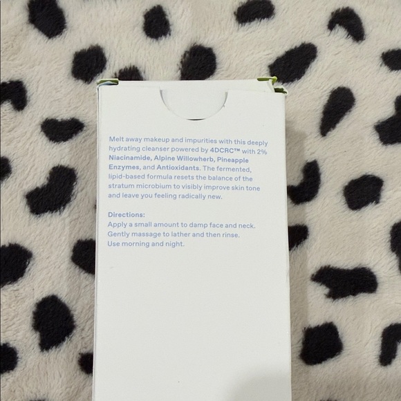 White Brightening Cleanser - Picture 3 of 3